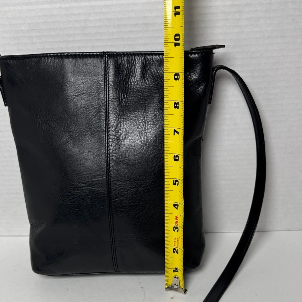 TANO Vintage 90s Minimal Sleek Black Pebble Leather Adjustable Crossbody Bag - Picture 7 of 16